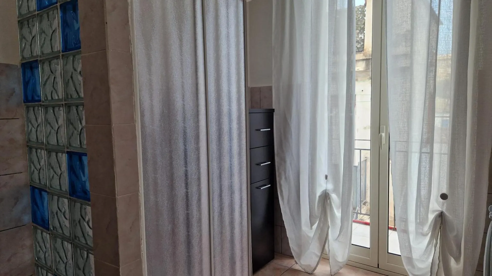 Apartment Da Vanedda Street Room Catania Italy